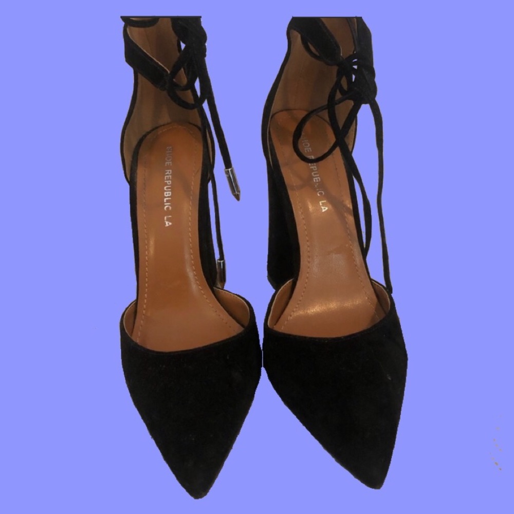 Elegant black heel